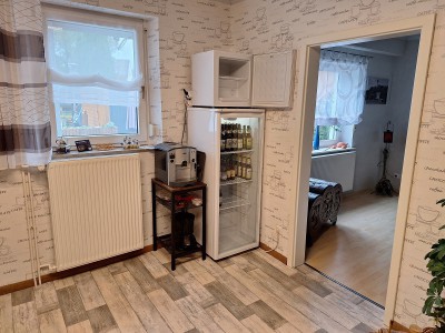 Küche mit Durchgang zum Esszimmer - Ansicht vergrößern -